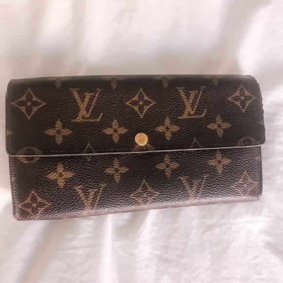 Louis Vuitton Handbags - ❗️FIRM❗️VEUC authentic Louis Vuitton monogram leather wallet Sarah long wallet